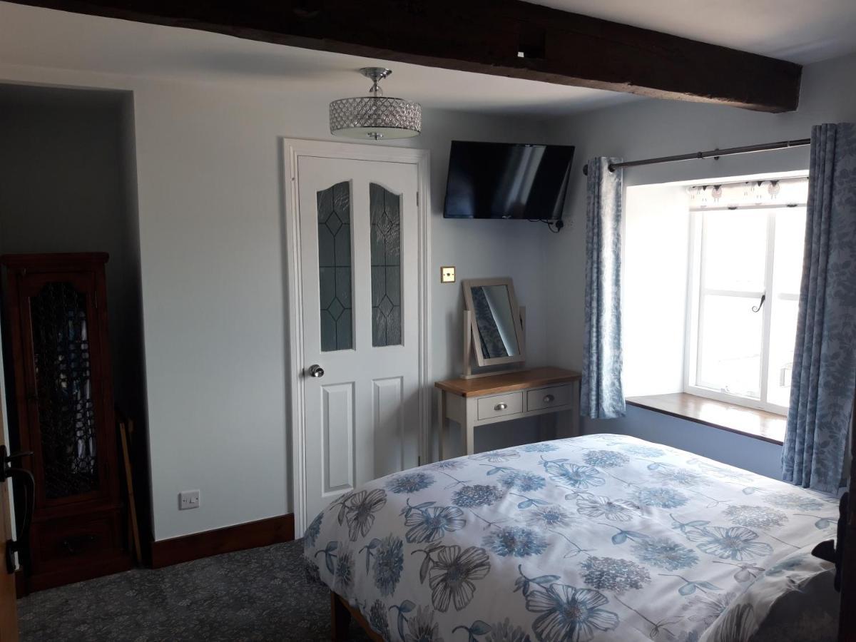 Upper Eyton Farmhouse B&B Alberbury Bagian luar foto