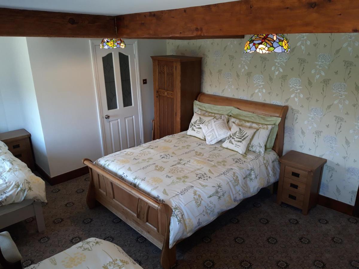 Upper Eyton Farmhouse B&B Alberbury Bagian luar foto