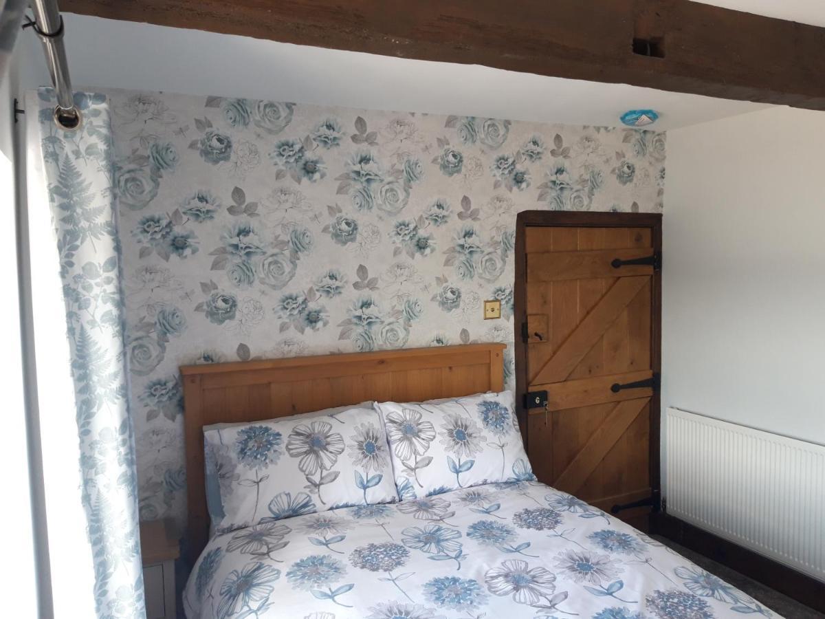 Upper Eyton Farmhouse B&B Alberbury Bagian luar foto