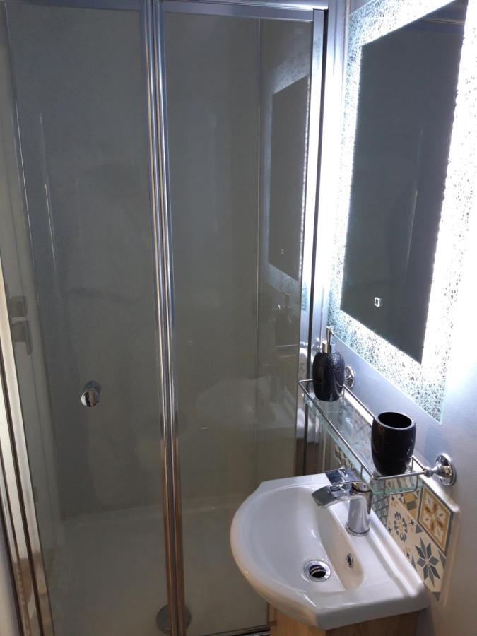 Upper Eyton Farmhouse B&B Alberbury Bagian luar foto
