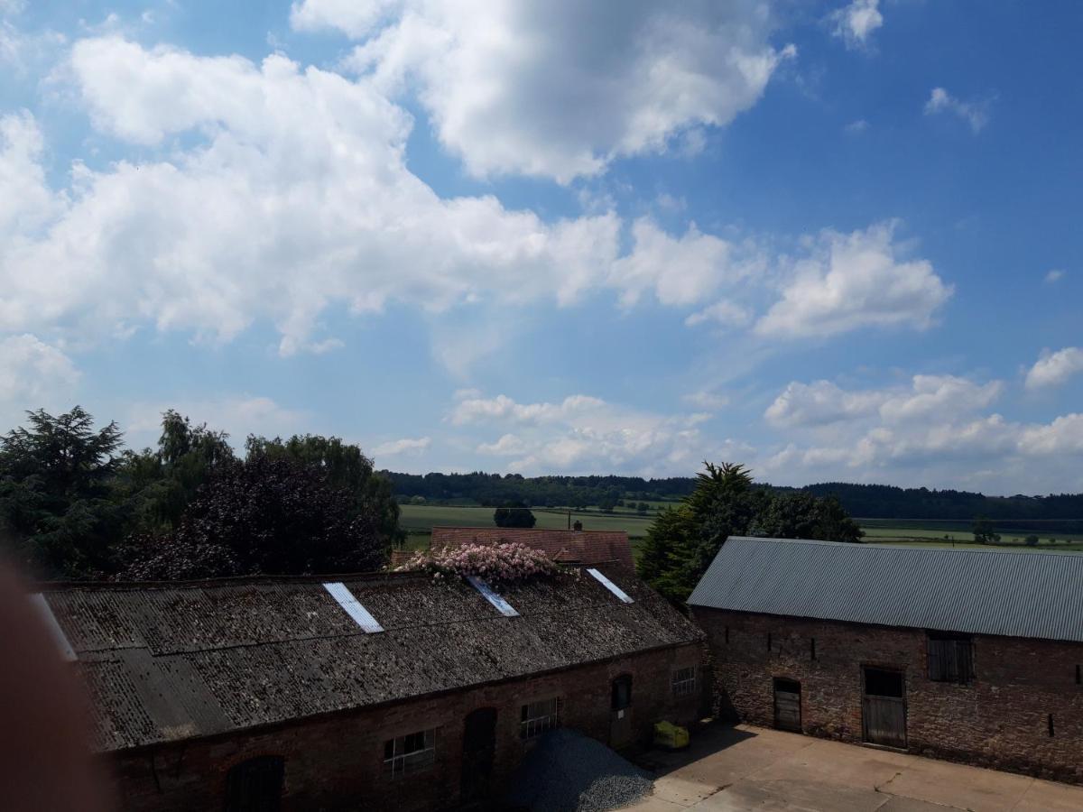 Upper Eyton Farmhouse B&B Alberbury Bagian luar foto