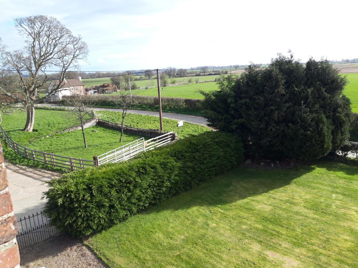 Upper Eyton Farmhouse B&B Alberbury Bagian luar foto