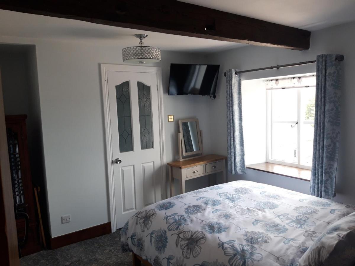 Upper Eyton Farmhouse B&B Alberbury Bagian luar foto