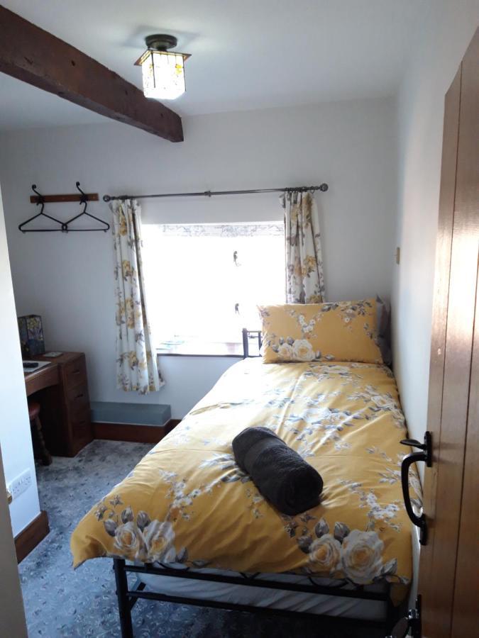 Upper Eyton Farmhouse B&B Alberbury Bagian luar foto