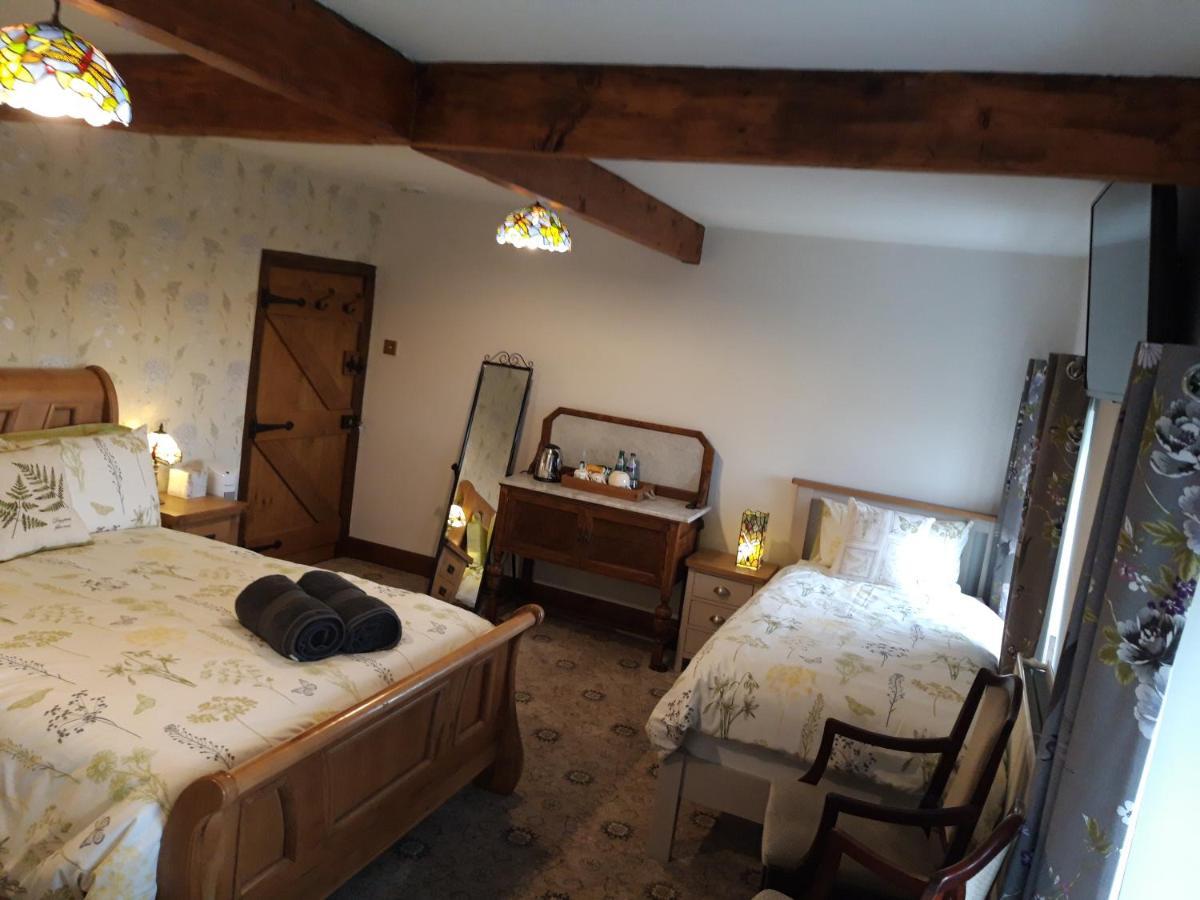 Upper Eyton Farmhouse B&B Alberbury Bagian luar foto