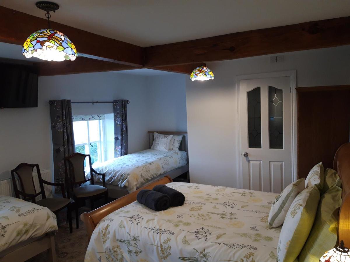 Upper Eyton Farmhouse B&B Alberbury Bagian luar foto