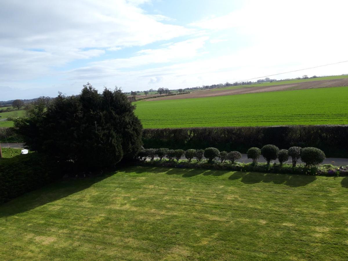 Upper Eyton Farmhouse B&B Alberbury Bagian luar foto