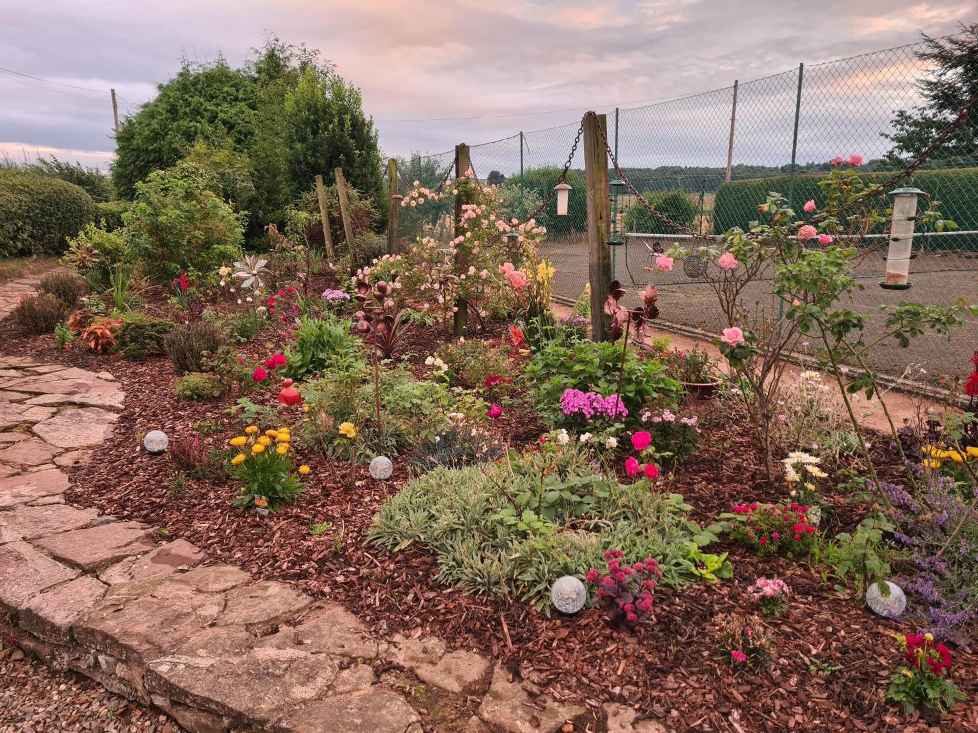 Upper Eyton Farmhouse B&B Alberbury Bagian luar foto