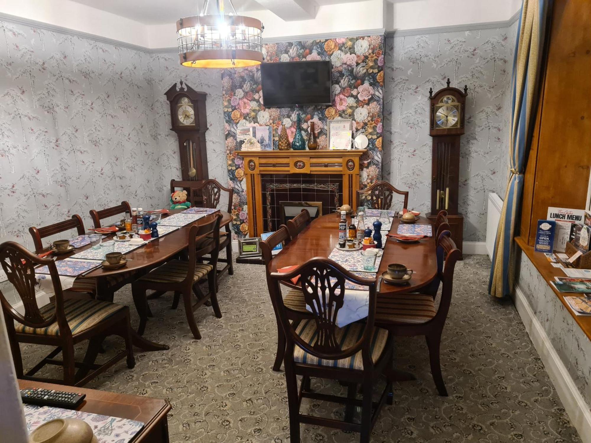 Upper Eyton Farmhouse B&B Alberbury Bagian luar foto