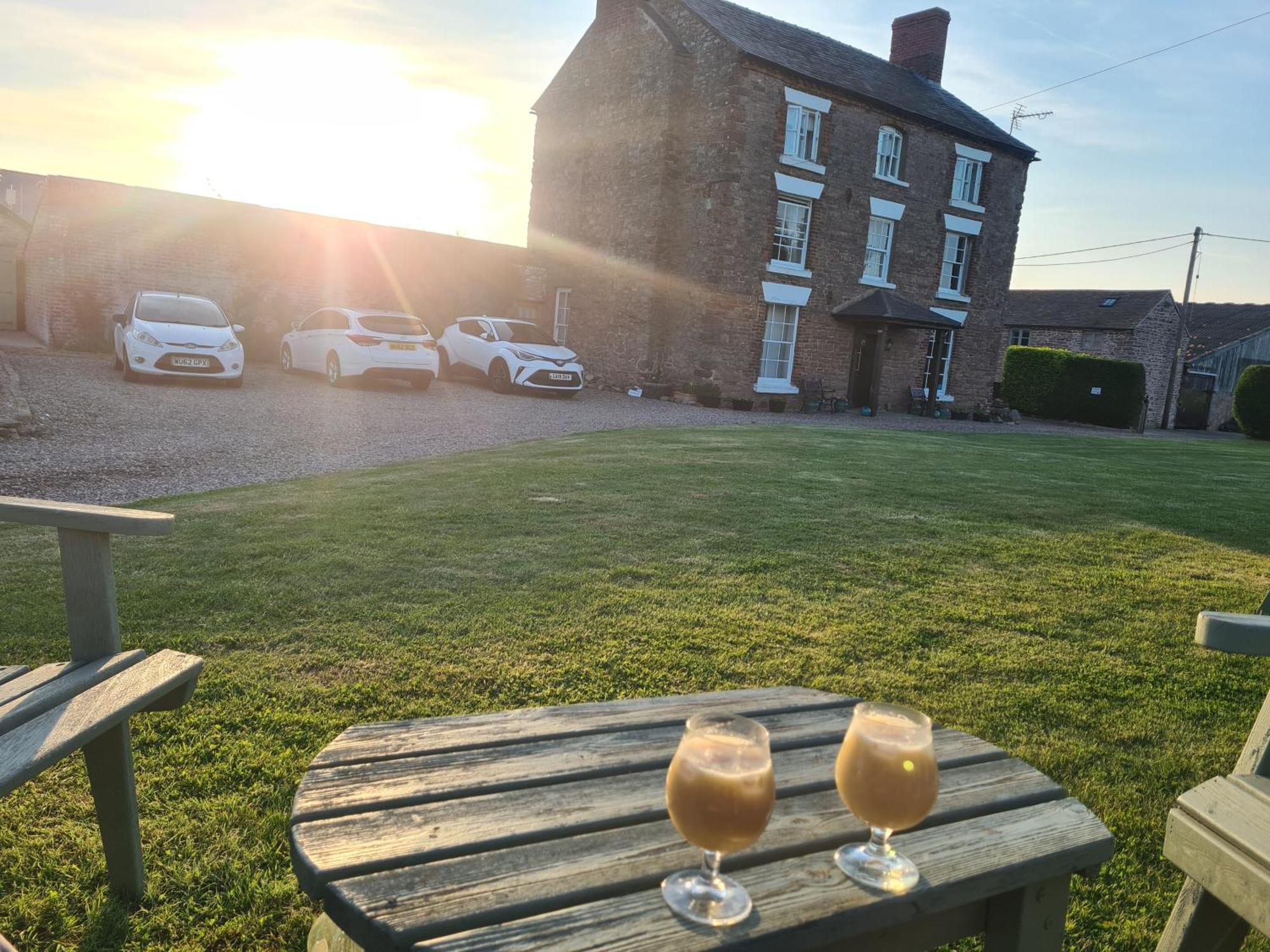 Upper Eyton Farmhouse B&B Alberbury Bagian luar foto